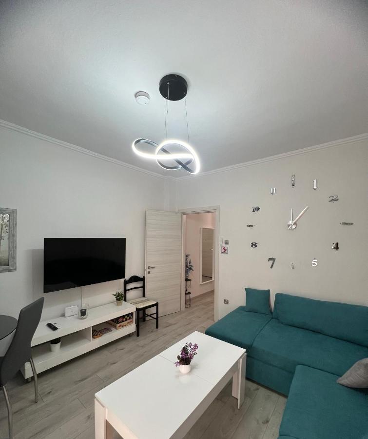 Serres City Center Modern Apartment Bagian luar foto